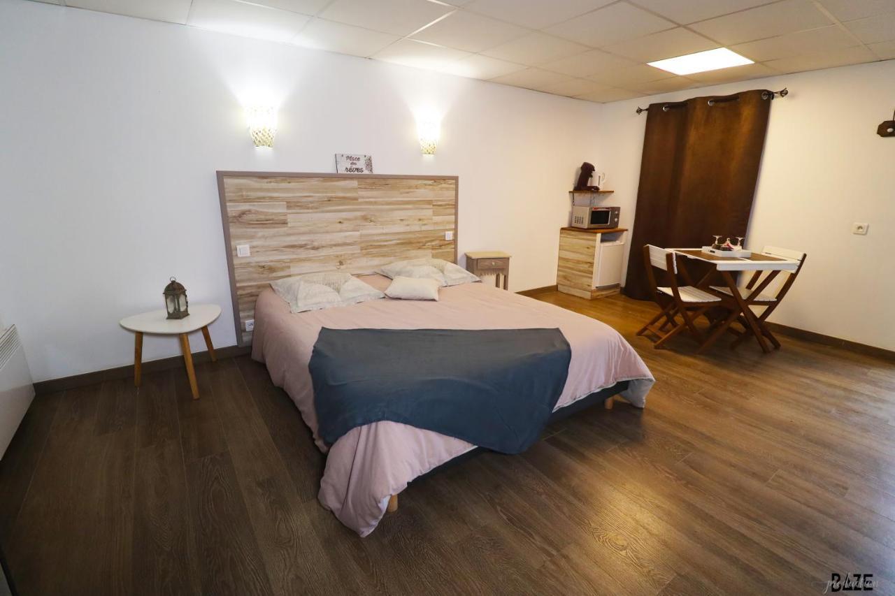 Centre De Bien-Etre Et Ses Chambres D'Hote Villeneuve-de-Rivière エクステリア 写真