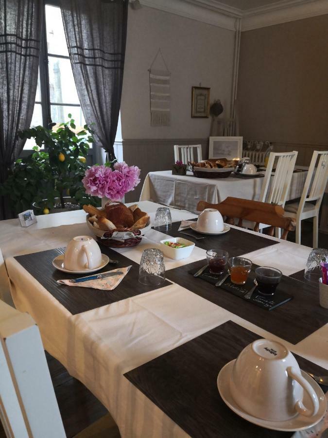 Centre De Bien-Etre Et Ses Chambres D'Hote Villeneuve-de-Rivière エクステリア 写真